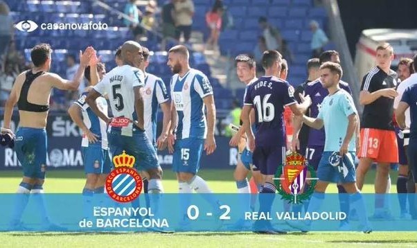  AC米兰主场溃败，球迷高呼教练下课  