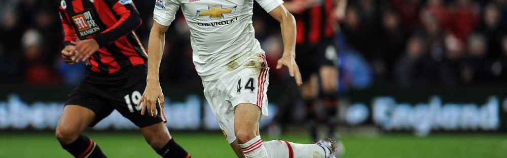  哈兰德戴帽创纪录，曼城五球横扫伯恩茅斯  