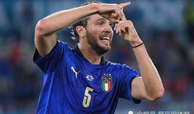  穆西亚拉梅开二度登顶射手榜首  