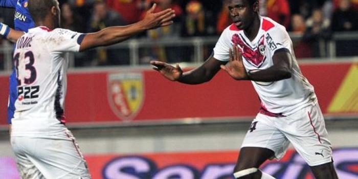  朗斯VS波尔多延期，暴雨导致球场不堪使用  